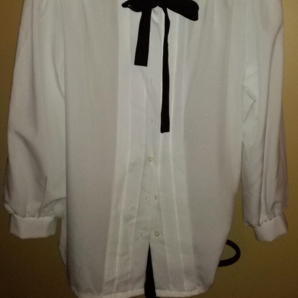 blouse - Picture 2 of 2